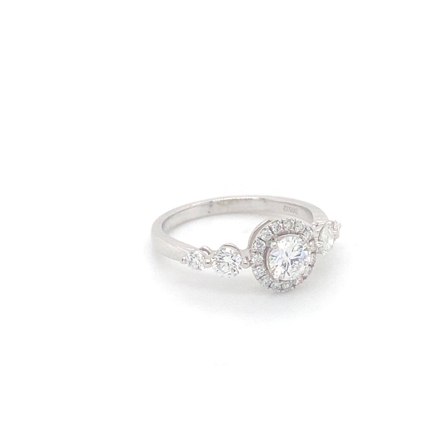 Pierścionek z Białego Złota 18k z Diamentem Halo 0.41 ct, Bocznymi Diamentami i Certyfikatem GIA
