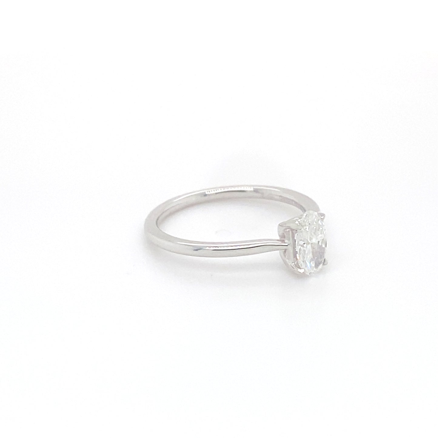Pierścionek Solitarny z Białego Złota 18k z Owalnym Diamentem 0.65 ct