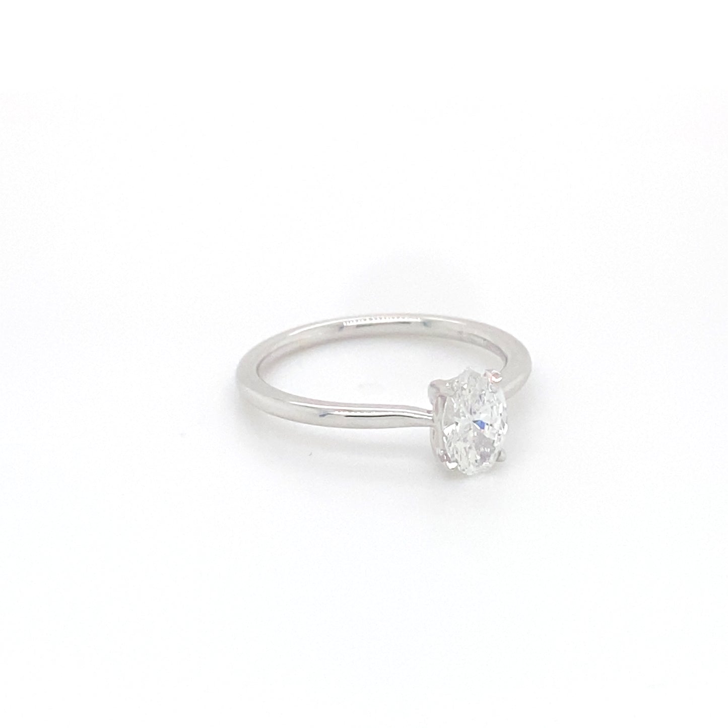 Pierścionek Solitarny z Białego Złota 18k z Owalnym Diamentem 0.65 ct
