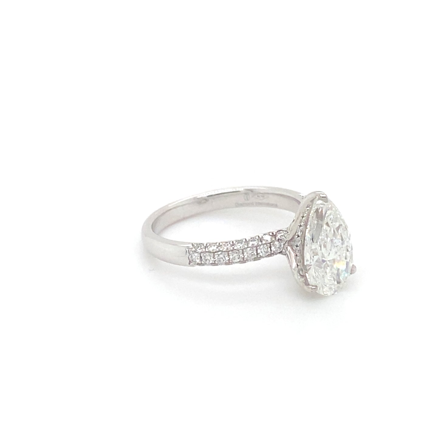 Pierścionek z Białego Złota 18k z Diamentem Gruszkowym 2ct i Osadą Pavé 0.81 ct