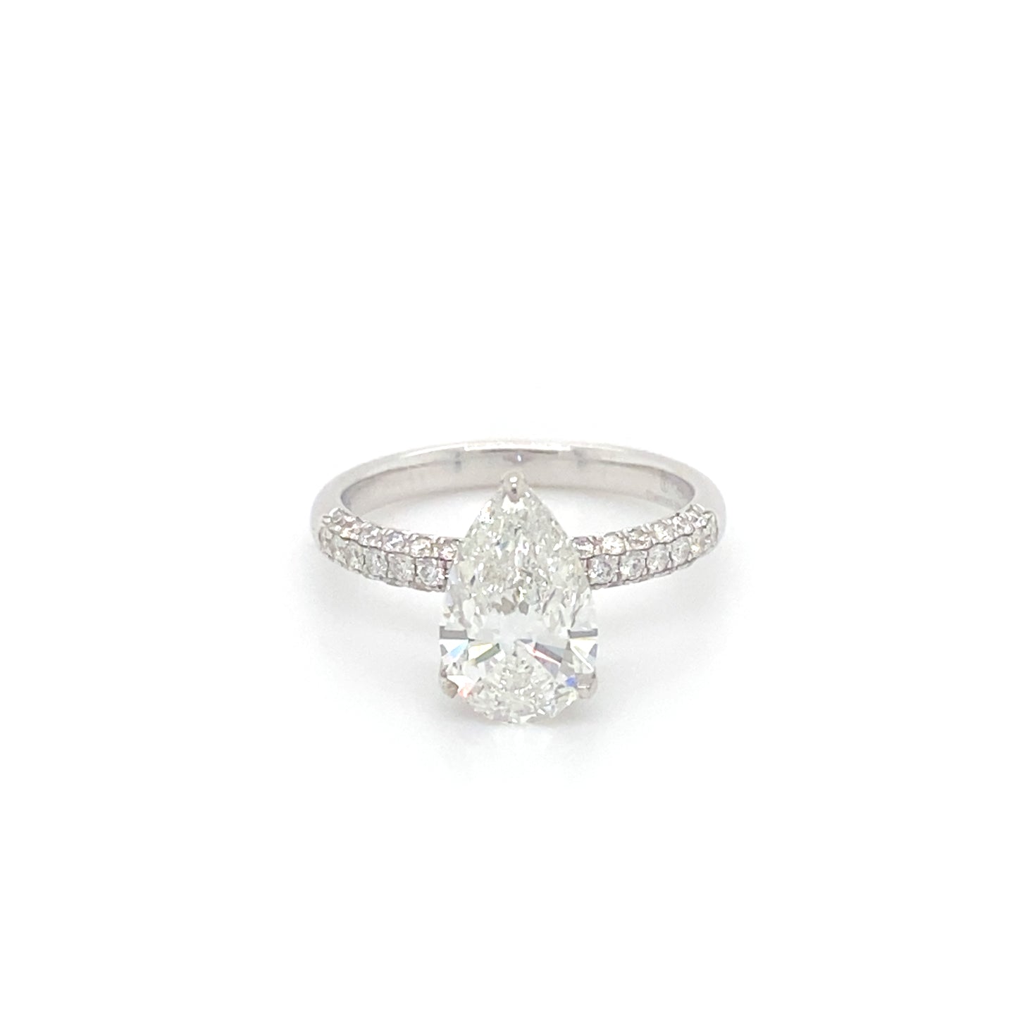 Pierścionek z Białego Złota 18k z Diamentem Gruszkowym 2ct i Osadą Pavé 0.81 ct