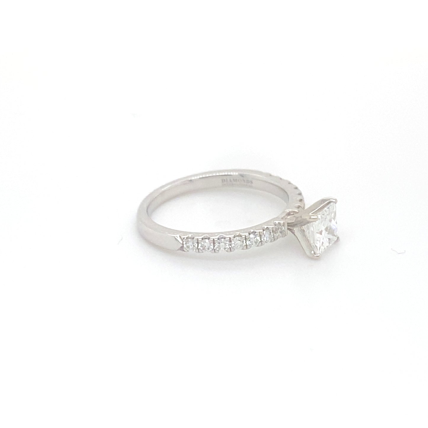 Pierścionek z Białego Złota z Diamentem Księżniczką 0.71 ct i Oprawą Pavé 0.56 ct
