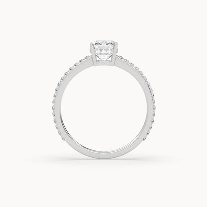 Pierścionek z Białego Złota 18k z Diamentem Laboratoryjnym o Szlifie Szmaragdowym, Bocznymi Diamentami Pavé i Underhalo