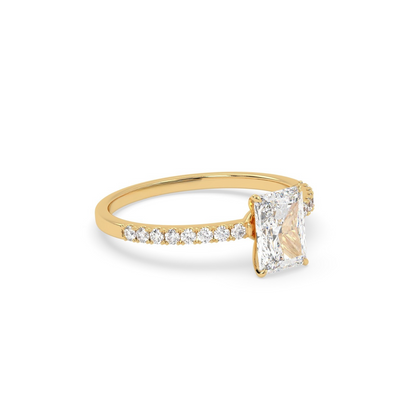 Pierścionek z Żółtego Złota 18k z Diamentem o Szlifie Radiant i Obrączką Pavé