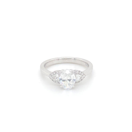 Pierścionek z Białego Złota 18k z Owalnym Diamentem 1.08 ct i Bocznymi Diamentami Gruszkowymi 0.56 ct