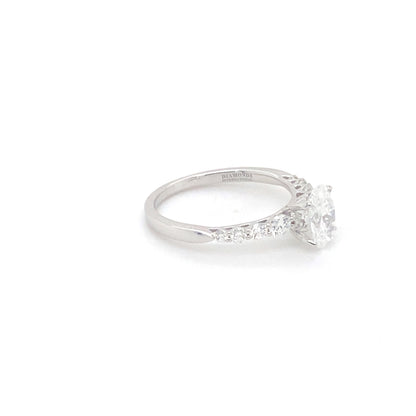 Pierścionek z Białego Złota 18k z Owalnym Diamentem 1.03 ct i Osadą Pavé 0.55 ct