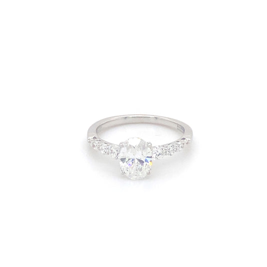 Pierścionek z Białego Złota 18k z Owalnym Diamentem 1.03 ct i Osadą Pavé 0.55 ct