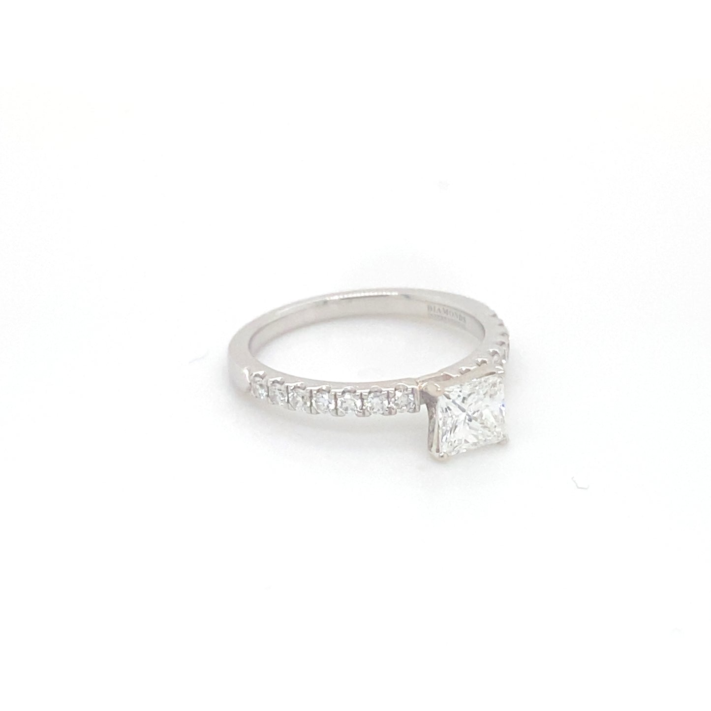 Pierścionek z Białego Złota z Diamentem Księżniczką 0.71 ct i Oprawą Pavé 0.56 ct